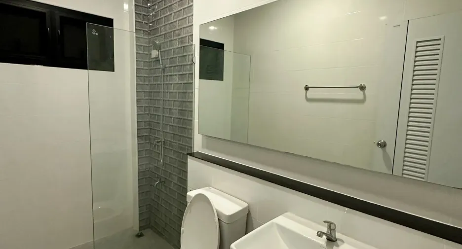For rent 3 bedrooms house in Saraphi, Chiang Mai