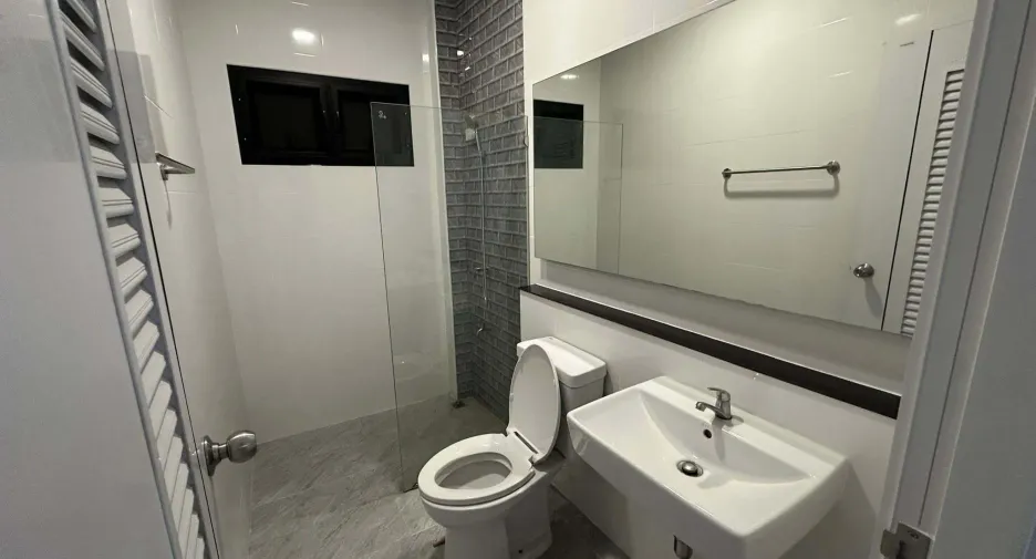For rent 3 bedrooms house in Saraphi, Chiang Mai