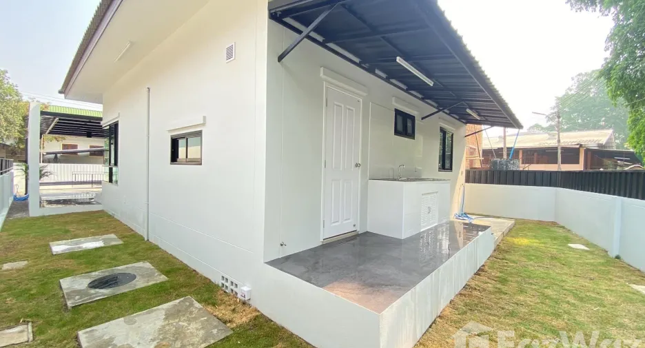 For rent 3 bedrooms house in Saraphi, Chiang Mai