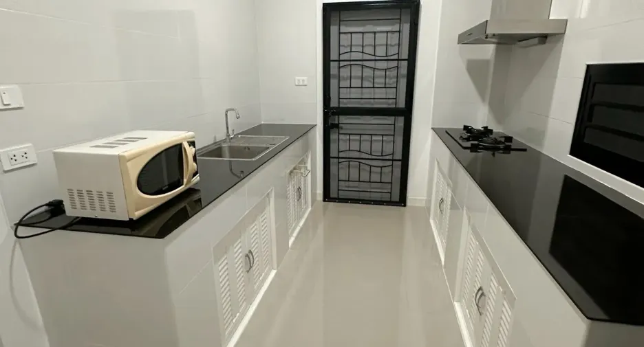 For rent 3 bedrooms house in Saraphi, Chiang Mai
