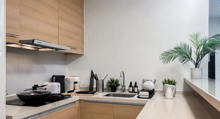 For rent 2 bedrooms condo in Khlong Toei, Bangkok