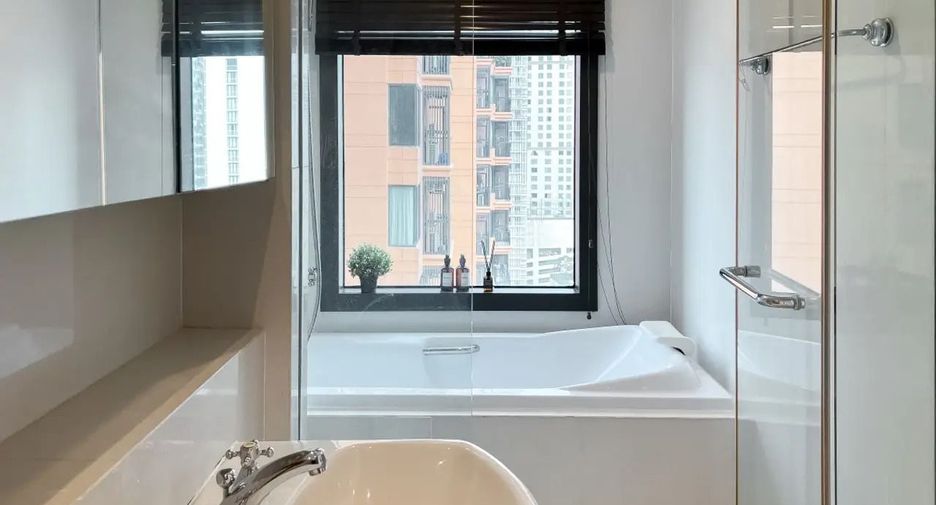 For rent 2 bedrooms condo in Khlong Toei, Bangkok