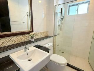 Casa en alquiler de 4 habitaciones en Bang Lamung, Chonburi