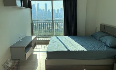 À louer 2 chambres condo à Huai Khwang, Bangkok