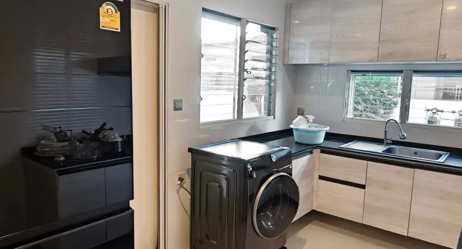 For sale 4 bedrooms house in Bang Phli, Samut Prakan