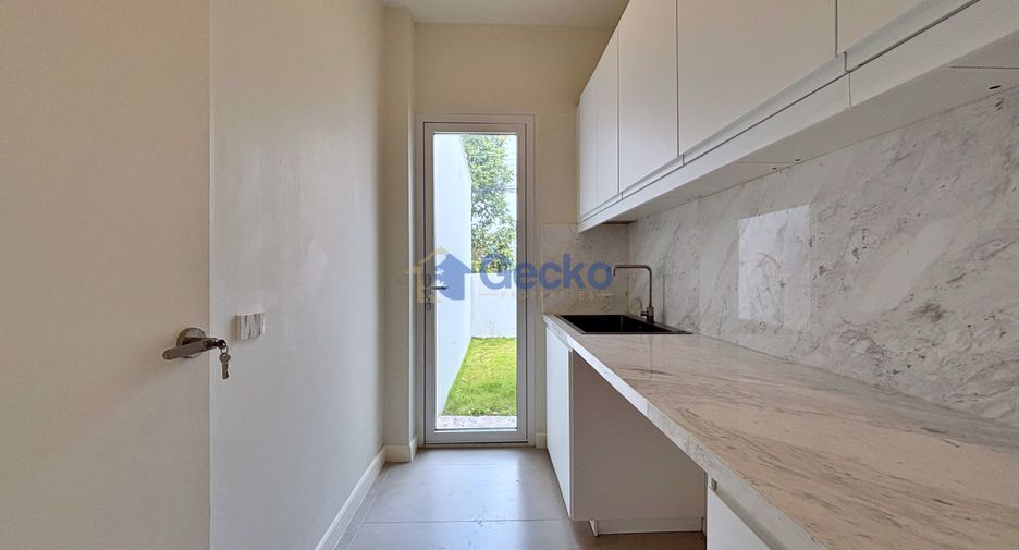 For sale 5 bedrooms house in Bang Lamung, Chonburi