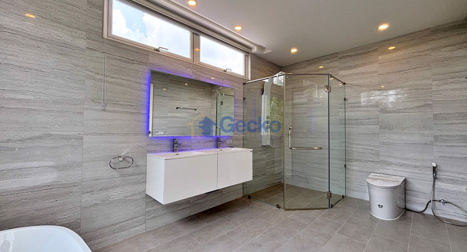 For sale 5 bedrooms house in Bang Lamung, Chonburi