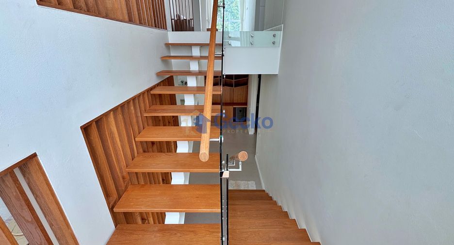 For sale 5 bedrooms house in Bang Lamung, Chonburi