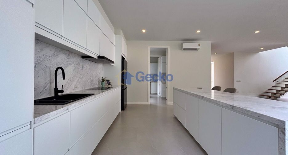 For sale 5 bedrooms house in Bang Lamung, Chonburi