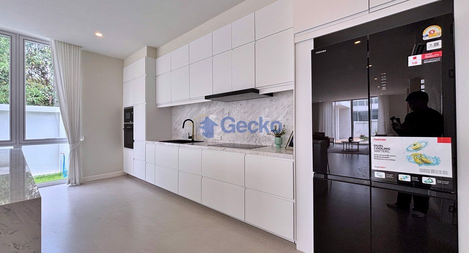 For sale 5 bedrooms house in Bang Lamung, Chonburi