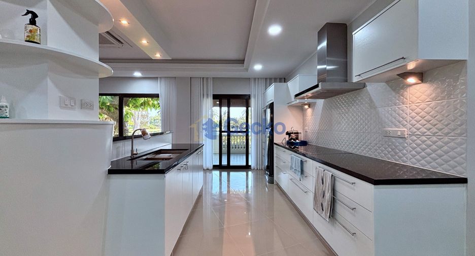 For rent 3 ベッドルーム condo in Sattahip, Chonburi