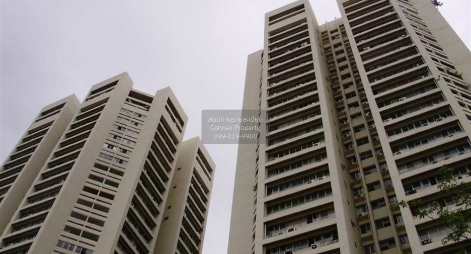 For rent 2 bedrooms condo in Watthana, Bangkok
