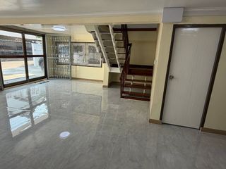 Casa adosada en alquiler de 3 habitaciones en Phra Khanong, Bangkok