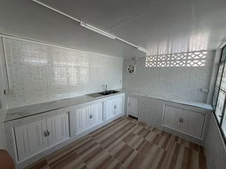 Casa adosada en alquiler de 3 habitaciones en Phra Khanong, Bangkok