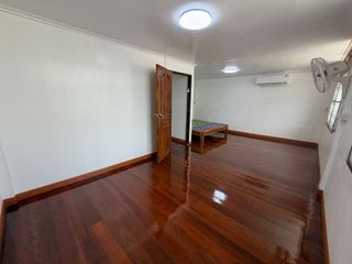 Casa adosada en alquiler de 3 habitaciones en Phra Khanong, Bangkok