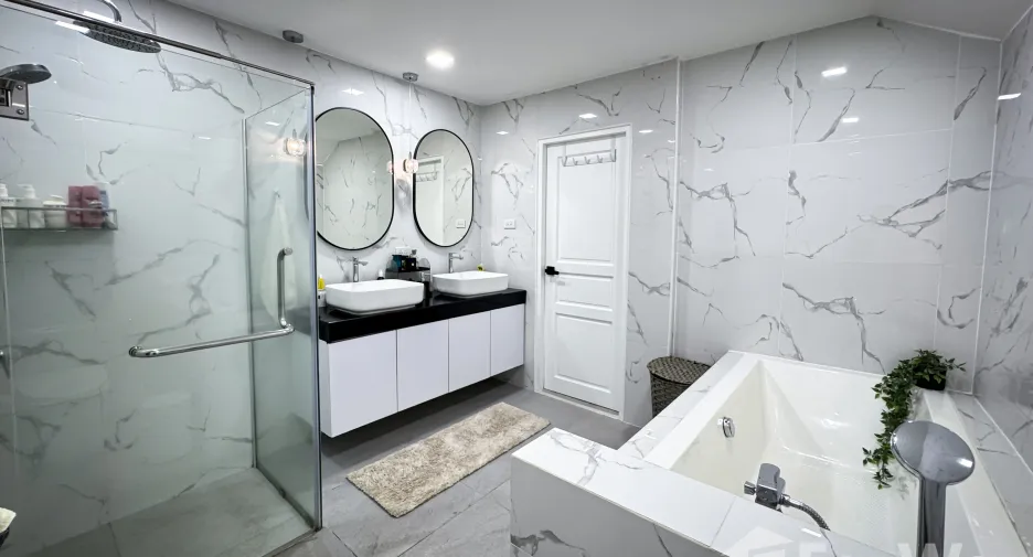 For sale 4 bedrooms house in Bang Lamung, Chonburi
