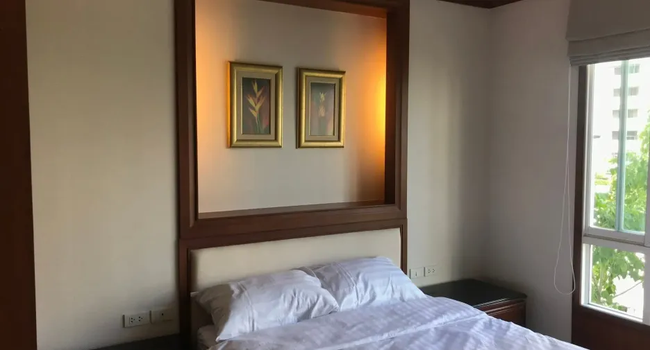 For rent 2 bedrooms condo in Khlong Toei, Bangkok