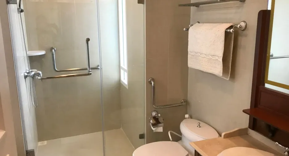 For rent 2 bedrooms condo in Khlong Toei, Bangkok