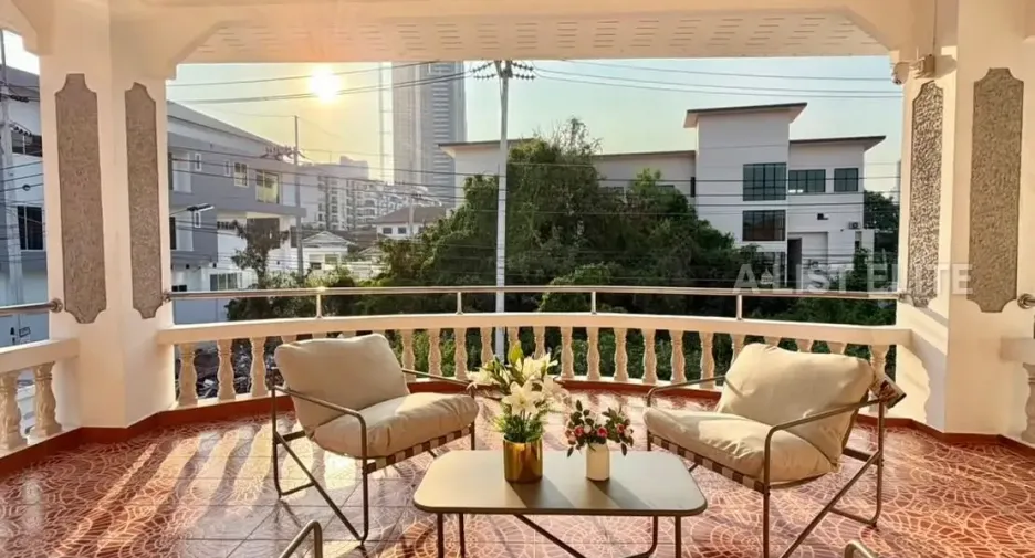 Haus zur Miete mit 5 Zimmer in Bang Lamung, Chonburi