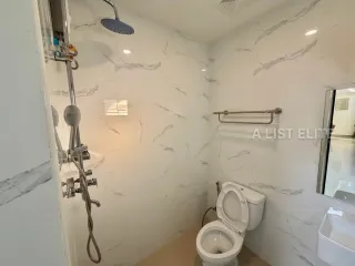 Haus zur Miete mit 5 Zimmer in Bang Lamung, Chonburi