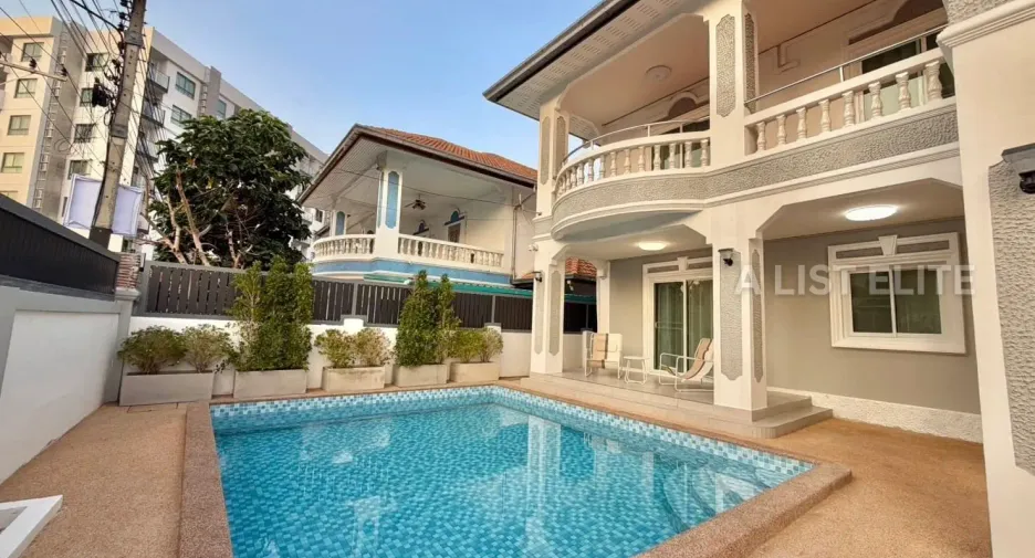 Haus zur Miete mit 5 Zimmer in Bang Lamung, Chonburi