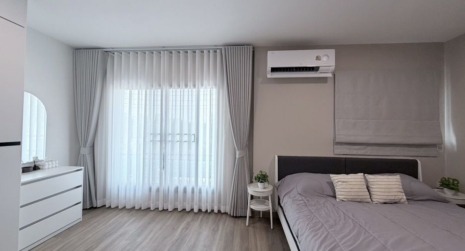 For rent 3 bedrooms townhouse in Mueang Chiang Mai, Chiang Mai