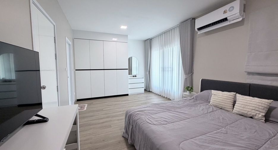 For rent 3 bedrooms townhouse in Mueang Chiang Mai, Chiang Mai