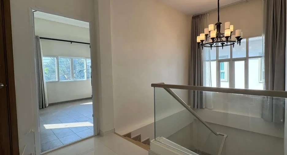 Villa en alquiler de 4 habitaciones en Bang Lamung, Chonburi