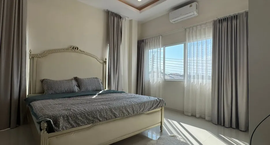 Villa en alquiler de 4 habitaciones en Bang Lamung, Chonburi