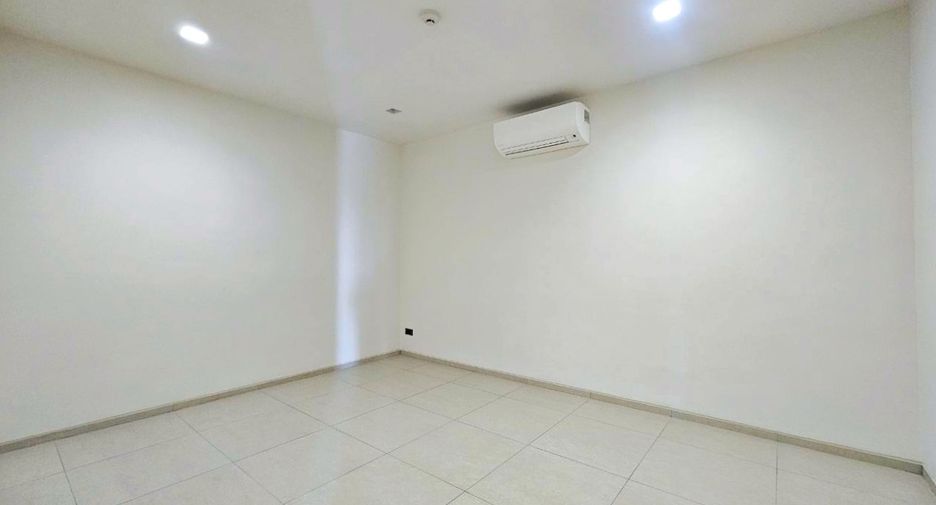 Wohnung zur Miete mit 3 Zimmer in Watthana, Bangkok