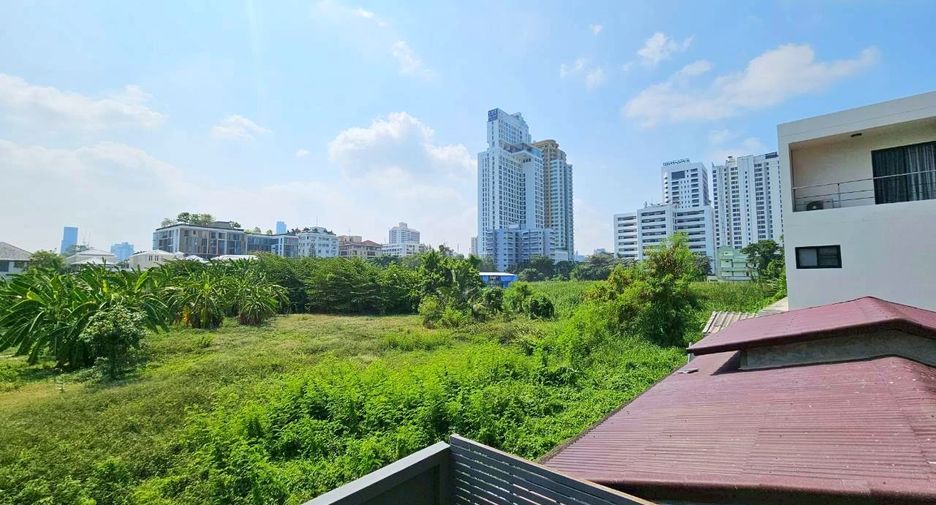 Wohnung zur Miete mit 3 Zimmer in Watthana, Bangkok