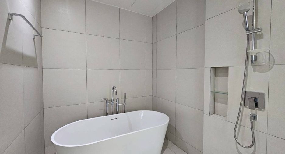 For rent 3 ベッドルーム condo in Watthana, Bangkok
