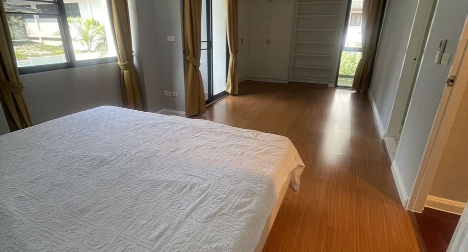 For rent 2 bedrooms condo in Pathum Wan, Bangkok