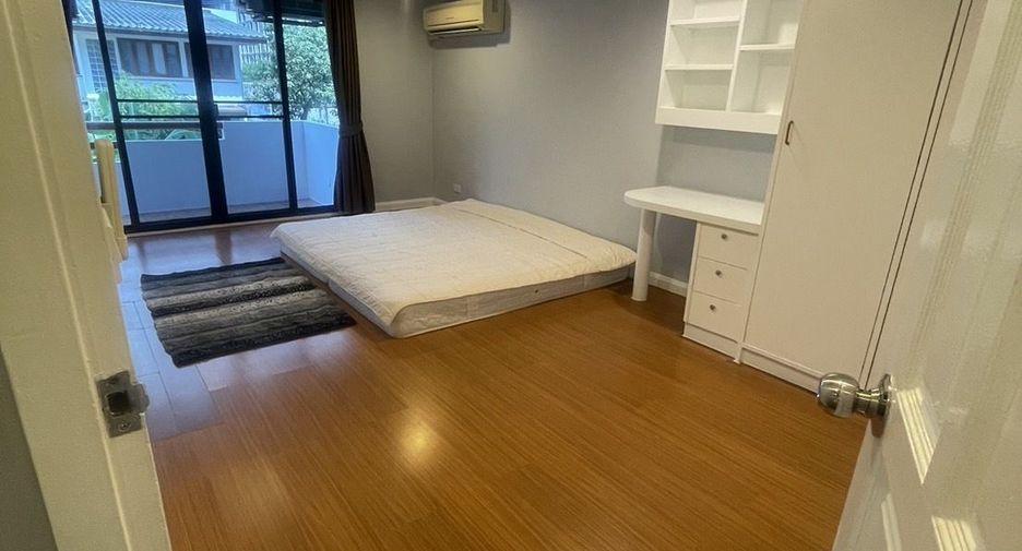 For rent 2 bedrooms condo in Pathum Wan, Bangkok