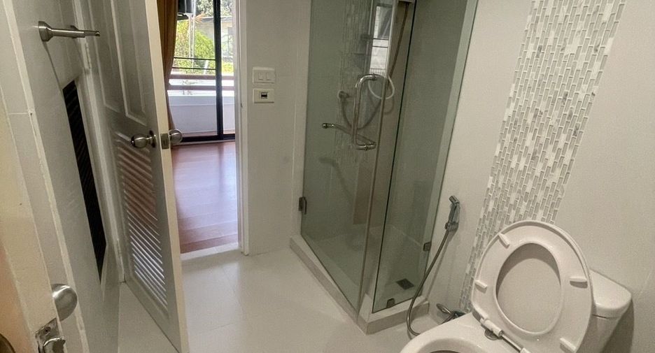 For rent 2 bedrooms condo in Pathum Wan, Bangkok