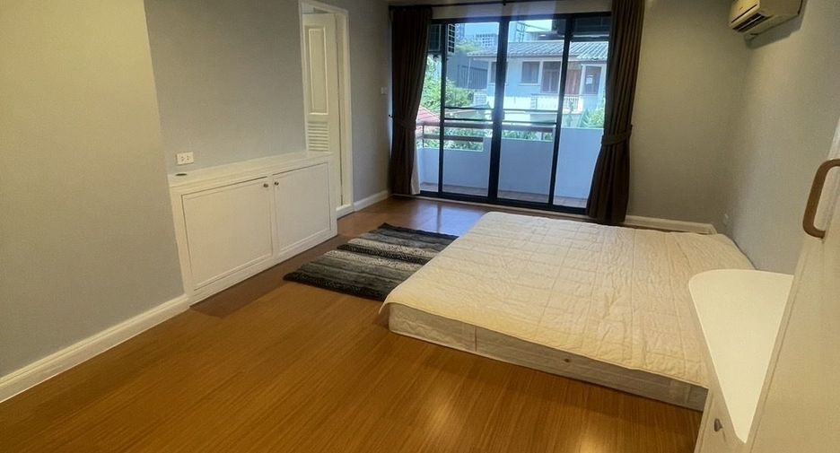 For rent 2 bedrooms condo in Pathum Wan, Bangkok