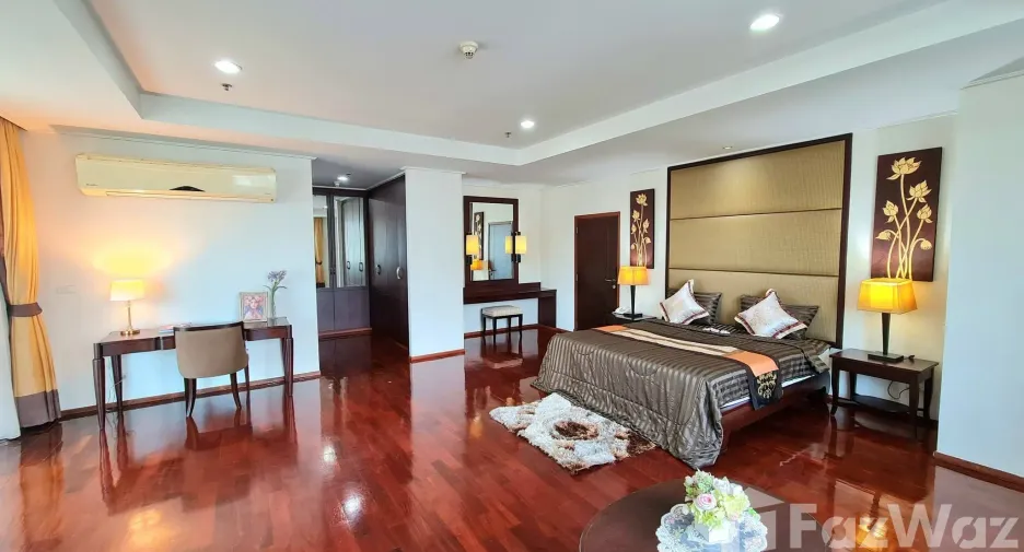 Condo en alquiler de 3 habitaciones en Watthana, Bangkok