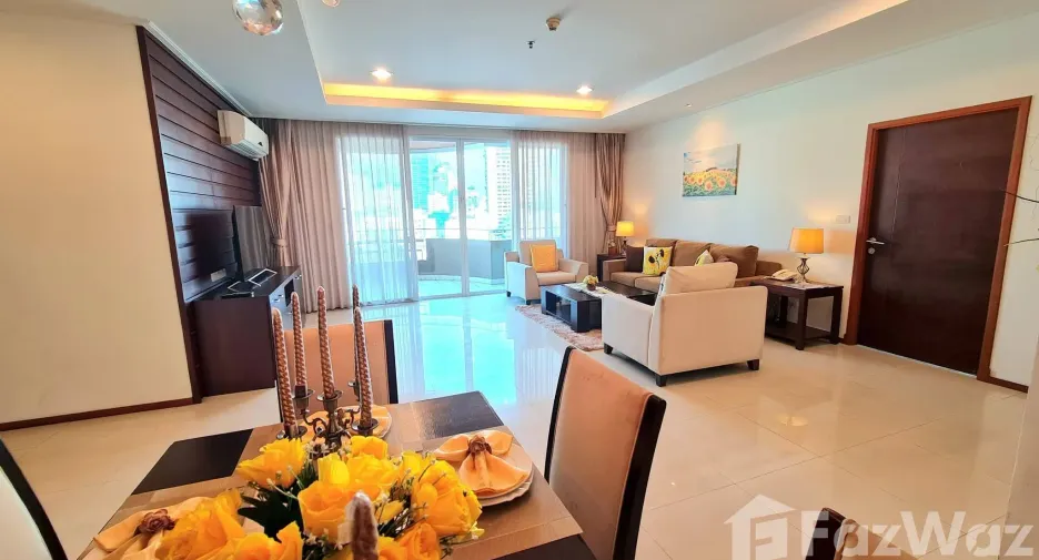 Condo en alquiler de 3 habitaciones en Watthana, Bangkok