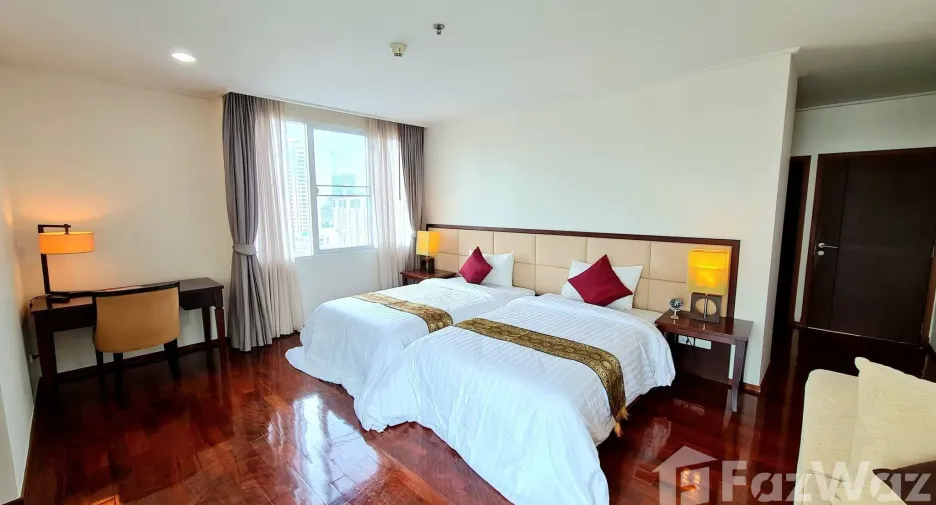 Condo en alquiler de 3 habitaciones en Watthana, Bangkok