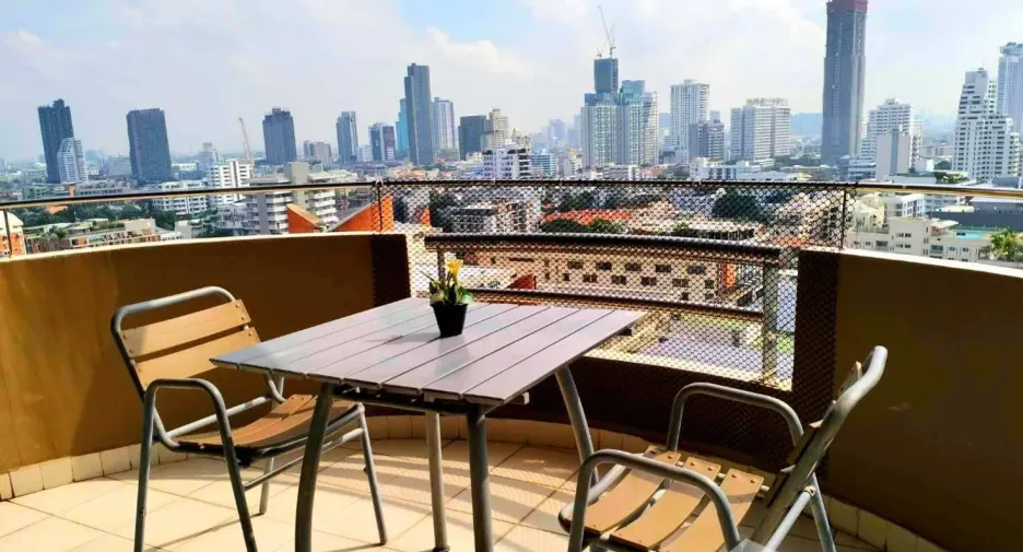 Condo en alquiler de 3 habitaciones en Watthana, Bangkok