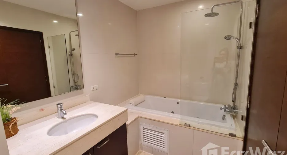 À louer 2 chambres condo à Watthana, Bangkok