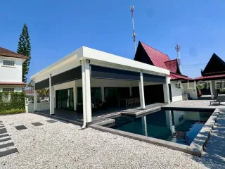 Casa en alquiler de 5 habitaciones en Bang Lamung, Chonburi