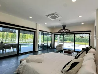 Casa en alquiler de 5 habitaciones en Bang Lamung, Chonburi
