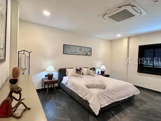 Casa en alquiler de 5 habitaciones en Bang Lamung, Chonburi