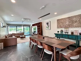 Casa en alquiler de 5 habitaciones en Bang Lamung, Chonburi