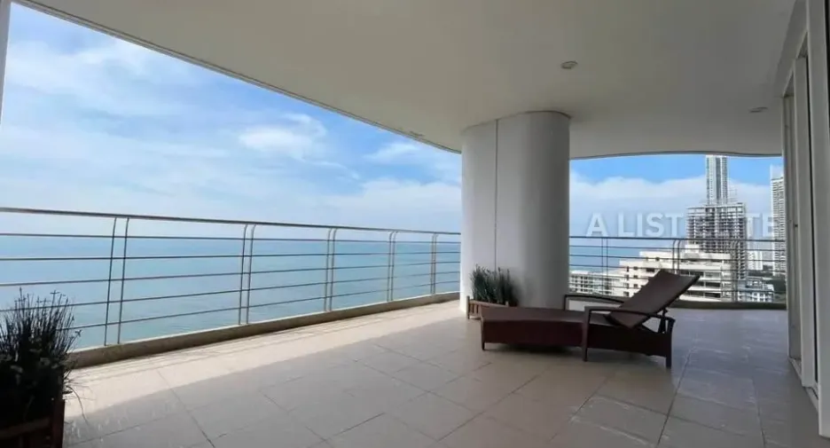 For rent 3 bedrooms condo in Bang Lamung, Chonburi