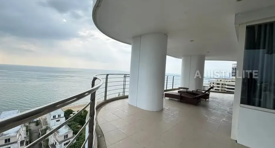 For rent 3 bedrooms condo in Bang Lamung, Chonburi