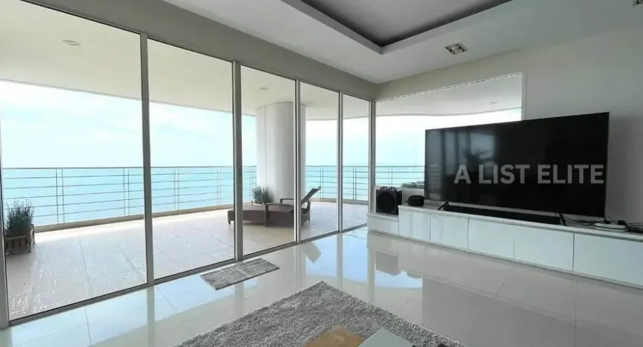 For rent 3 bedrooms condo in Bang Lamung, Chonburi