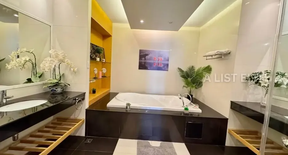 For rent 3 bedrooms condo in Bang Lamung, Chonburi