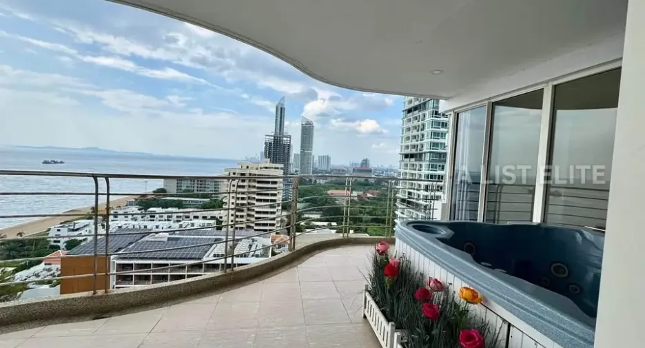For rent 3 bedrooms condo in Bang Lamung, Chonburi